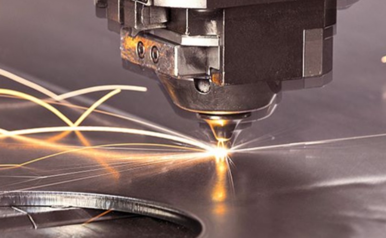 光纖激光切割機(jī)vs精密激光切割機(jī)：哪種更適合小間距加工？