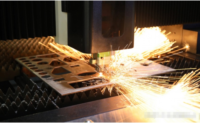 紫外皮秒激光切割機(jī)vs激光膜切機(jī)：電子行業(yè)選型對(duì)比